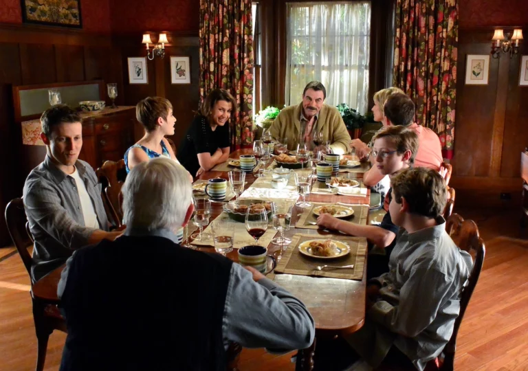 Blue-Bloods-family-dinner