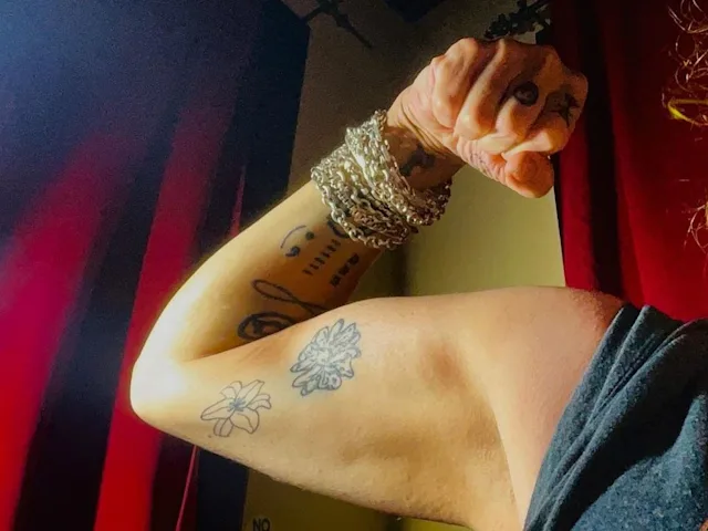 Pauley showed off her toned biceps in new photos from home