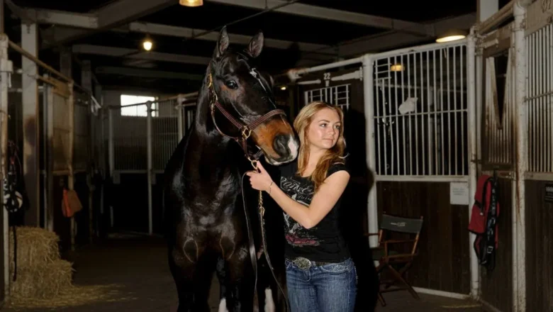Amber Marshall Heartland, Amber Marshall real life, Amy Fleming real life, Heartland star, cowgirl actress