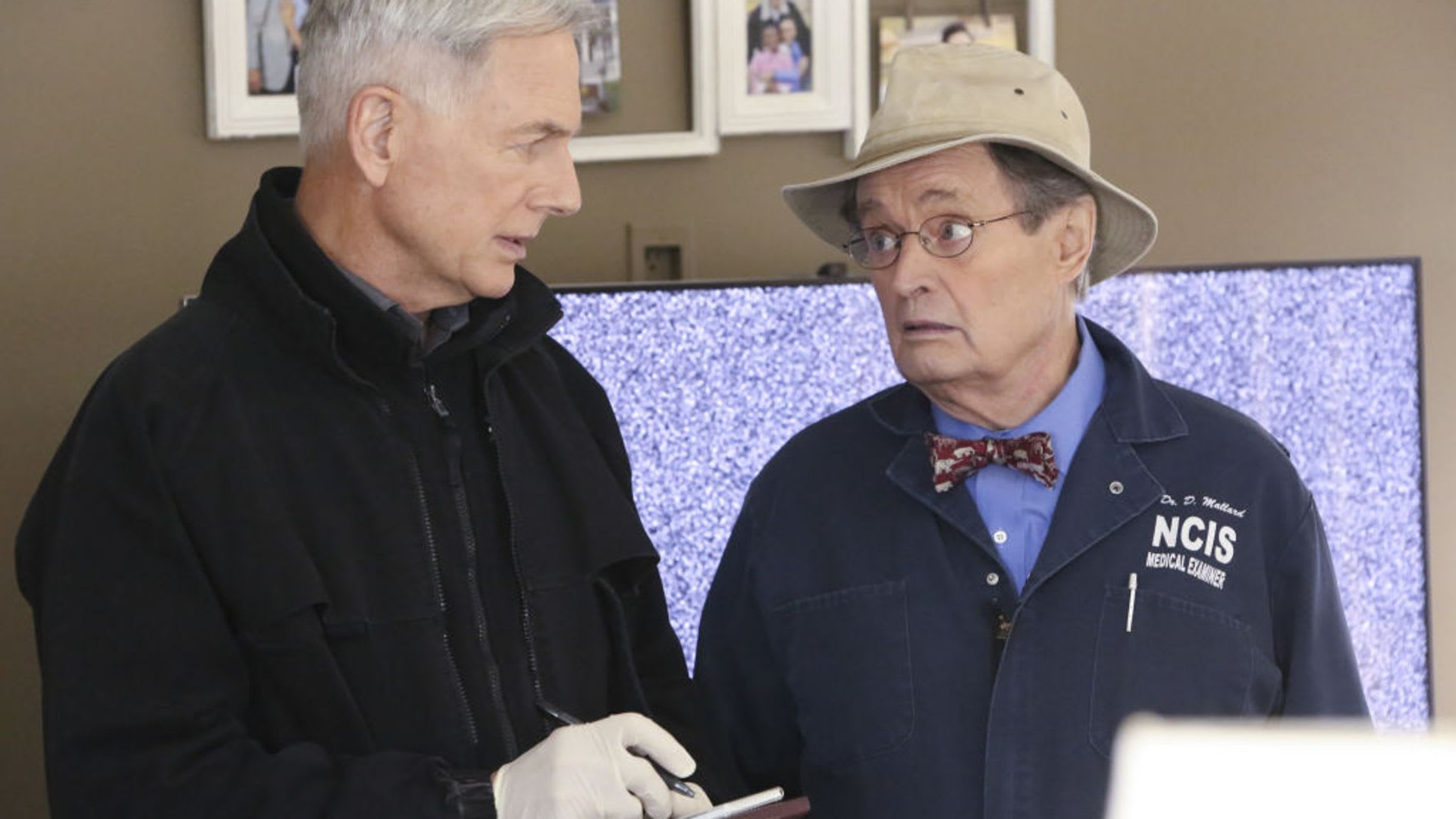 David McCallum acting alongside Mark Harmon in NCIS